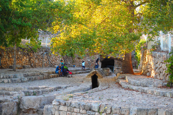 עין צור בשביל המעיין