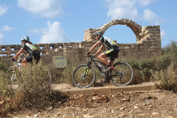 רוכבי אופניים בחרבת עקב