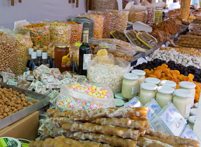 דוכן לממכר דברי מתיקה מסורתיים | צילום: A. Kleovoulou, VisitCyprus.com