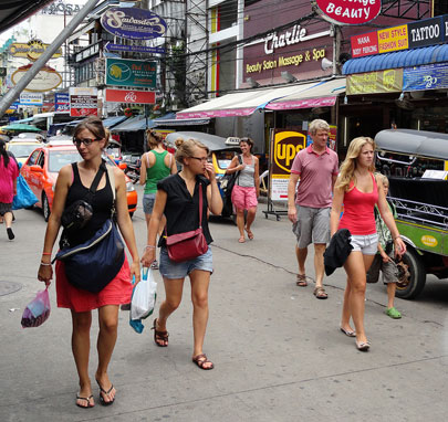 שופינג בבנגקוק. עיר שהיא שוק ושוק שהוא עיר