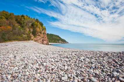 חוף סלעי במפרץ פאנדי