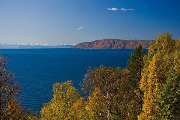 אגם באיקל בדרום סיביר, אחת מפניני הנו שעל מסלול הרכבת הטרנס סיבירית