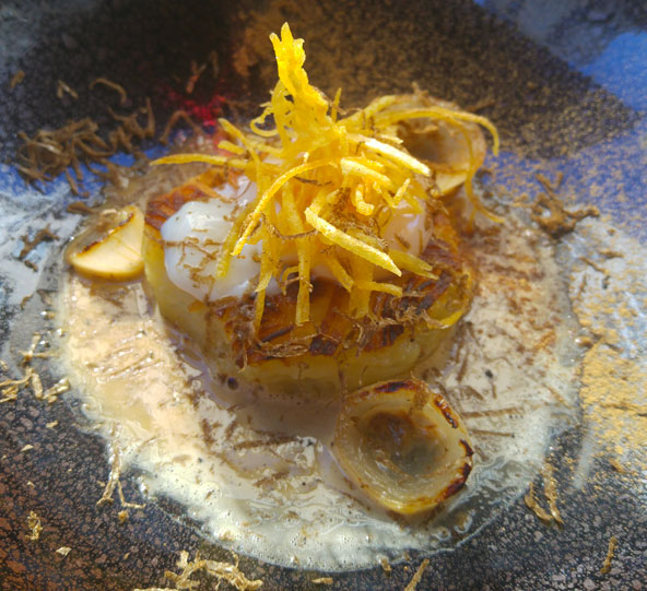 ביצה אורגנית שנשלקה ב-63 מעלות במסעדת קולונל הטרנדית | צילום: רותם בר כהן