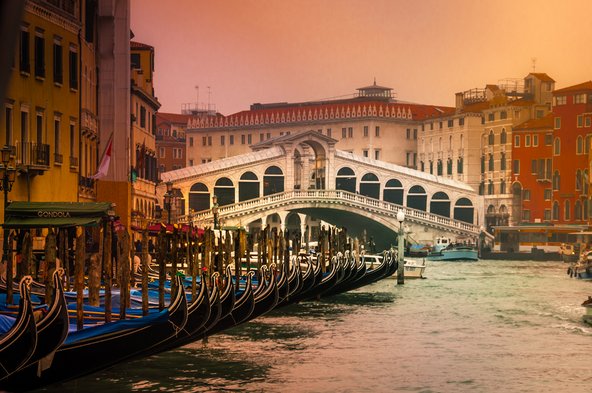 מהתעלות והגשרים של ונציה אפשר ליהנות לגמרי בחינם