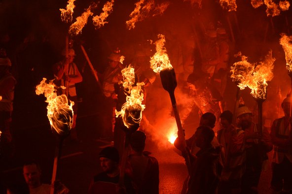 לשרוף את ספינת הוויקינגים