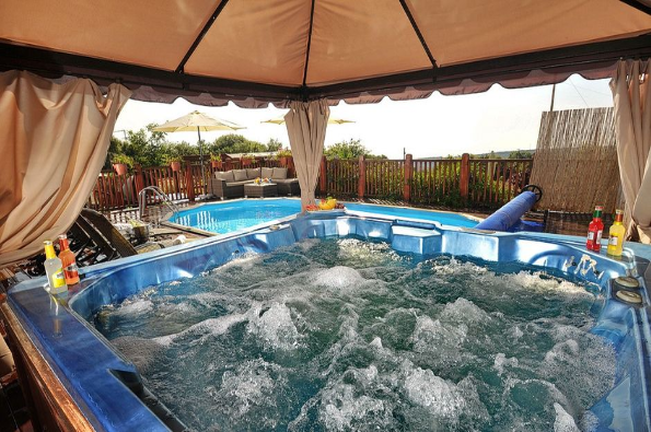 וילה אחוזת כרמל – וילה יוקרתית במושב עין יעקב