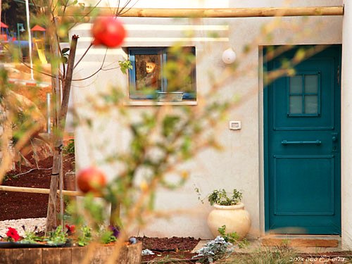 אצל ננו – הכפר היווני מעיין ברוך