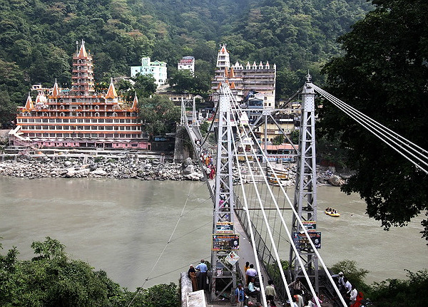 רישיקט, הודו – בין קודש לחול