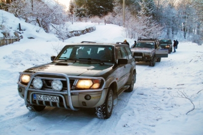 טיול ג'יפים משולב באופנועי שלג אל רכס הקרפטים ברומניה