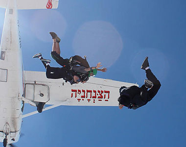 הצנחניה – צניחה חופשית – קיבוץ שמרת