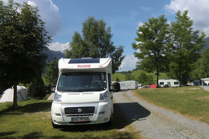 טיול משפחות בקרוואנים – בין אבירים לאקסטרים