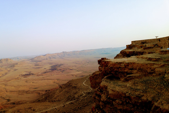 המכתש בשעת בין ערביים, מראה ממרפסת התצפית | צילום: רותם בר כהן