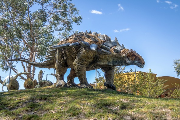 דגם של דינוזאור בפארק קאל-אורקו, בוליביה 