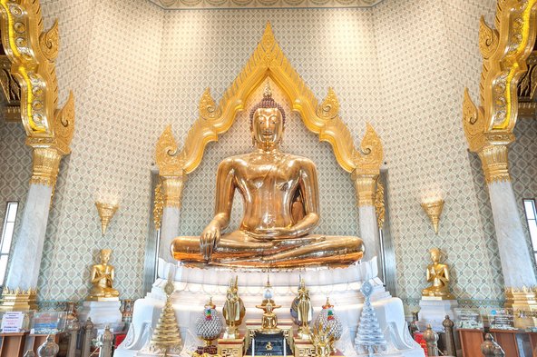 פסל הבודהה המוזהב במקדש Wat Traimit