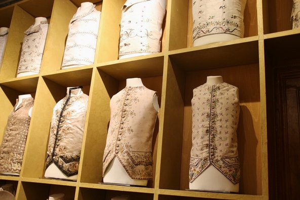 תצוגת לבוש תקופתי בארמון מוצ'ניגו | צילום: Uta Scholl / Shutterstock.com