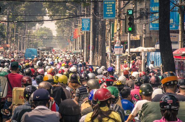 רחובות הו צ'י מין הם מהסואנים בעולם ויש להיזהר בנהיגה או כשחוצים את הכביש | צילום: View Apart / Shutterstock.com