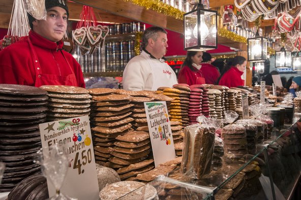 דוכן של לבקוכן בשוק חג המולד בנירנברג | צילום: Salvador Aznar / Shutterstock.com