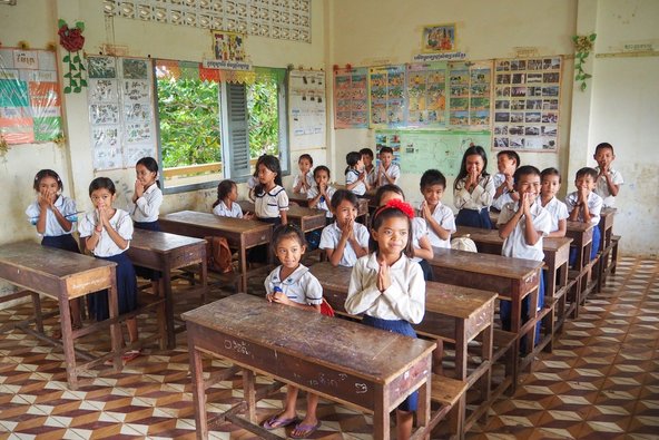 תלמידים בבית ספר בקמבודיה. עבודה התנדבותית בהוראה מוצעת במדינות מתפתחות רבות | צילום: Jesse33 / Shutterstock.com