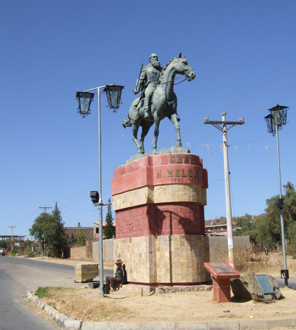 פסל של הגנרל מנואל מריאנו מלגרחו ולנסיה בכניסה לטראטה