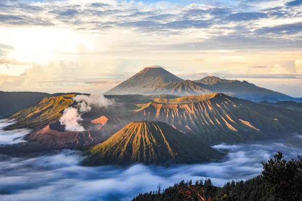 הר הגעש ברומו, מהפעילים והיפים באינדונזיה