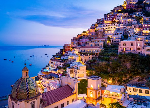 העיירה פוזיטאנו הבנויה על צוק היא אחת מהפנינים הרומנטיות של איטליה