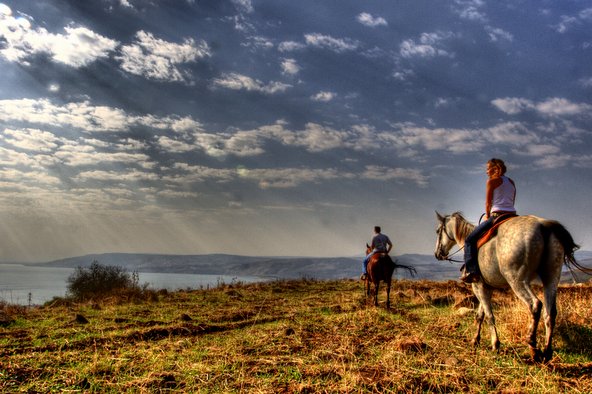 נופי הכנרת מרמת כורזים, אחד האזורים המוצלחים לטיול סוסים רומנטי | הצילום באדיבות חוות ורד הגליל