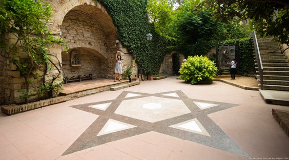 חצר המוזיאון היהודי בג'ירונה | צילום: Òscar Vall_Patronat de Turisme Costa Brava Girona