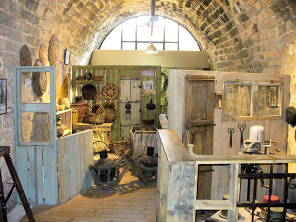 תצוגה באוצרות בחומה. מבט מרתק על החיים בעכו במאות הקודמות