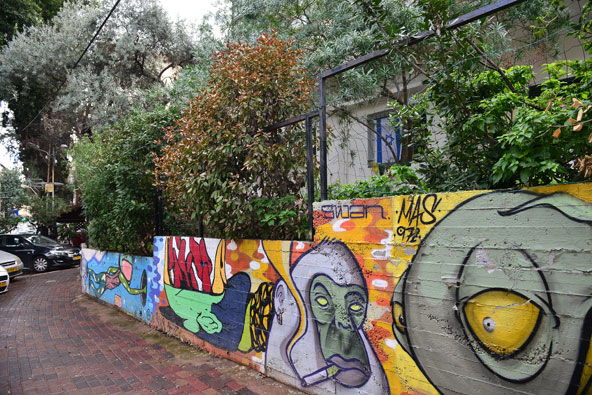 ציורי גרפיטי ברחוב מסדה, הרחוב הצעיר והתוסס של שכונת הדר בחיפה