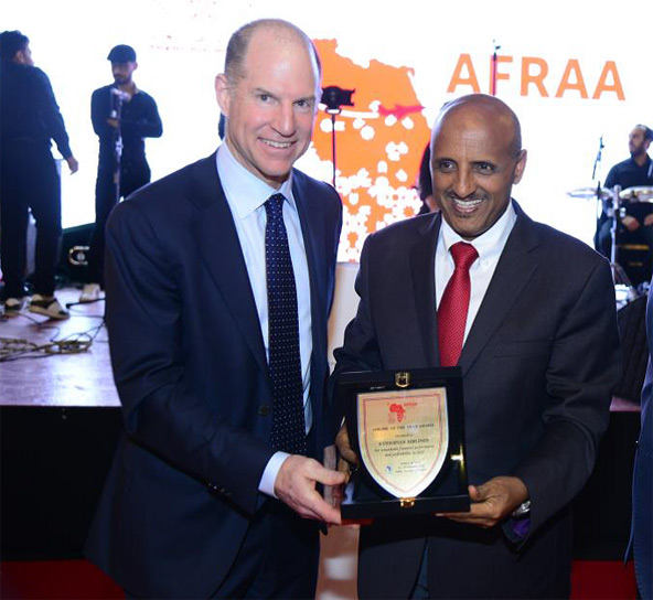 מנכ"ל אתיופיאן איירליינס בטקס הענקת הפרס