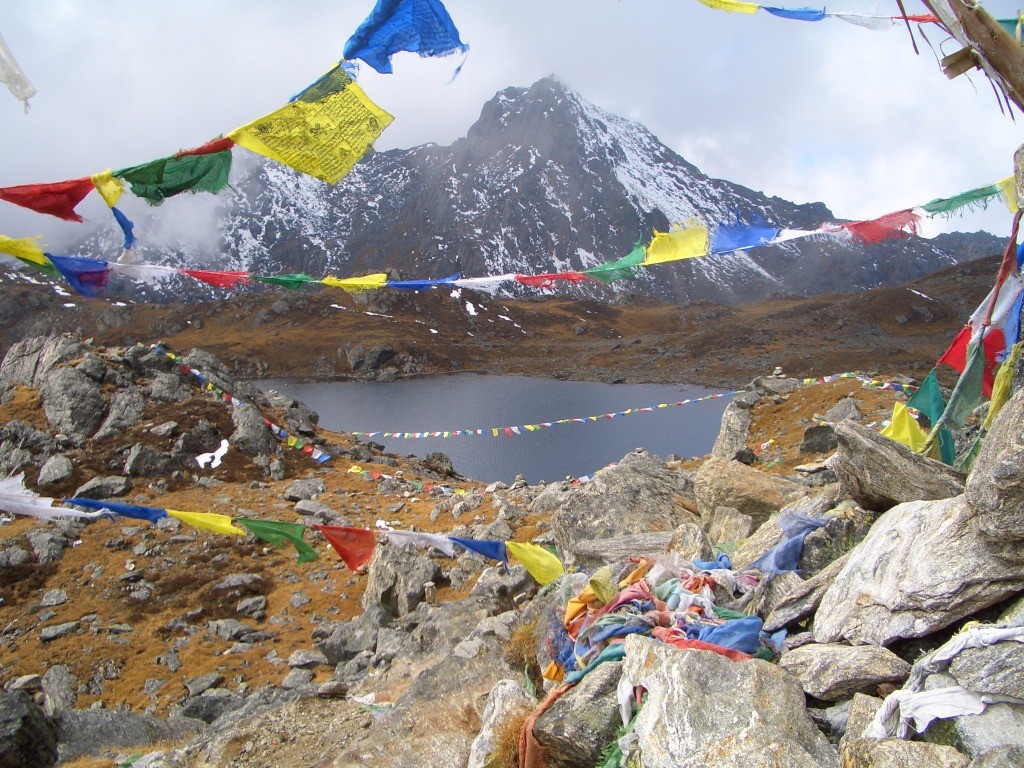 טרק בנפאל, אל הרי ההימלאיה – אל לנגטאנג, אגמי גוזאייקונד ורכס ההילאמבו 16 יום
