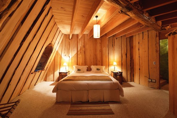 מלון Montana Magica. האווירה הקסומה נמשכת גם בתוך החדרים | צילום: Huilo Huilo Biological Reserve