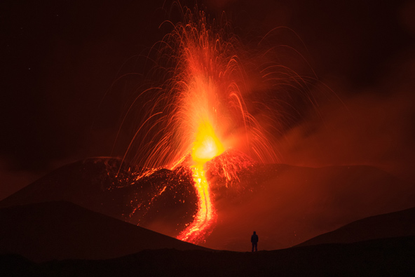 התפרצות של הר אטנה. ההר מהווה את אחת האטרקציות הבולטות של סיצילה 
