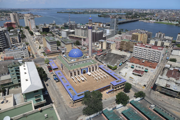 אבידג'אן, העיר הגדולה בחוף השנהב ובירתה לשעבר