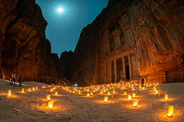 פטרה אחרי השקיעה. קסם שאין שני לו