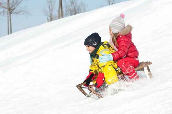 גם אם אינכם מתכננים לעשות סקי אלא רק להשתעשע בשלג, כדי לעשות ביטוח לספורט חורף