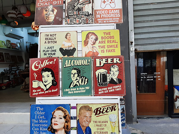 שוק הפשפשים. תמצאו כאן הכל מכל, כולל דברים שלא חשבתם שאתם צריכים...