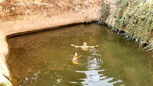 טובלים בעין ביכורה, סטף