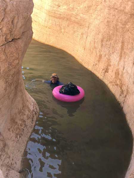 חציית גב אחד בסידרה ארוכה של גבים קרים בנחל אשלים