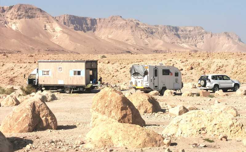 שמחתי לראות שלושה קרוואנים שחנו במקום. קצת כמו לחזור הביתה למקום ללא כתובת אבל עם שכנים טובים