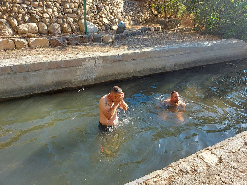 אל המעיין: טבילה בעין שוירח