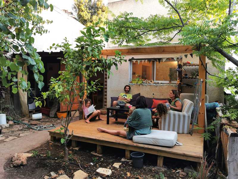 עברה השמועה בין בתי הבימבות בקיבוץ צבעון