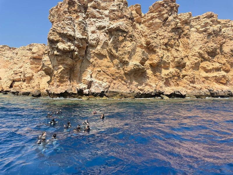 לפני הכניסה. צילום: חוסאם יוסף