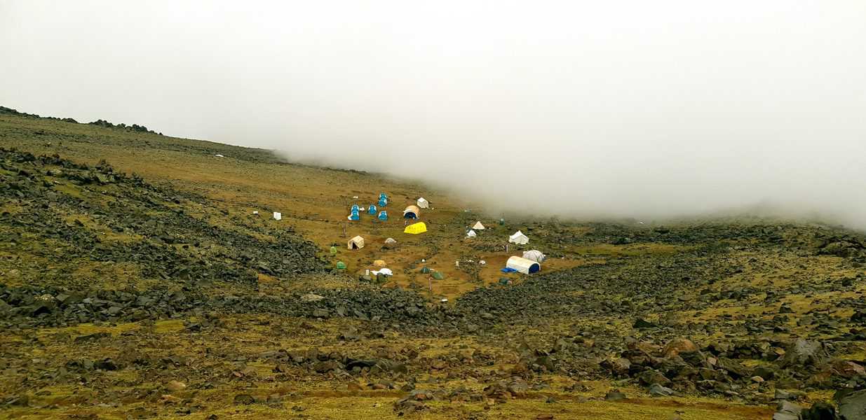 מחנה בסיס עליון