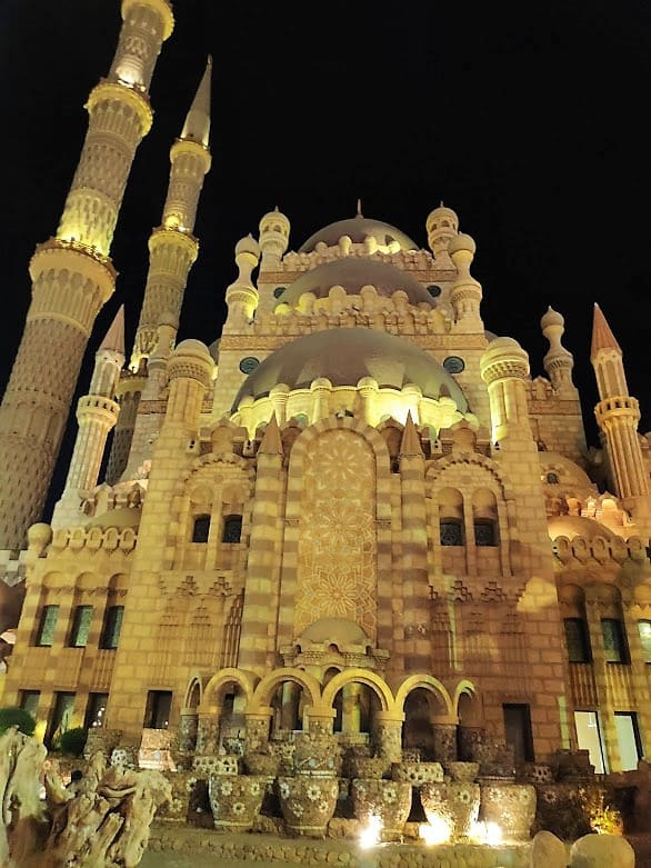 מסגד במרכז השוק בשארם א-שייח'. צילום: אופיר יהושפט