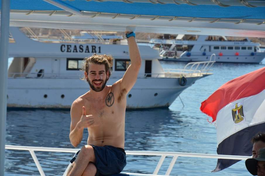 צח מתרגש לקראת השייט. צילום: חוסאם יוסף