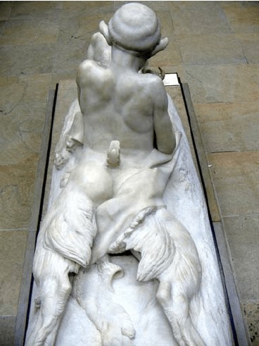 האם הזנב של אן קשור בהפרעה מולדת של בני האדם? The sculpture by Emmanuel Fremiet in 1867 – Musée d'Orsay, Paris. (Photo by Tayfun Hakan, MD)