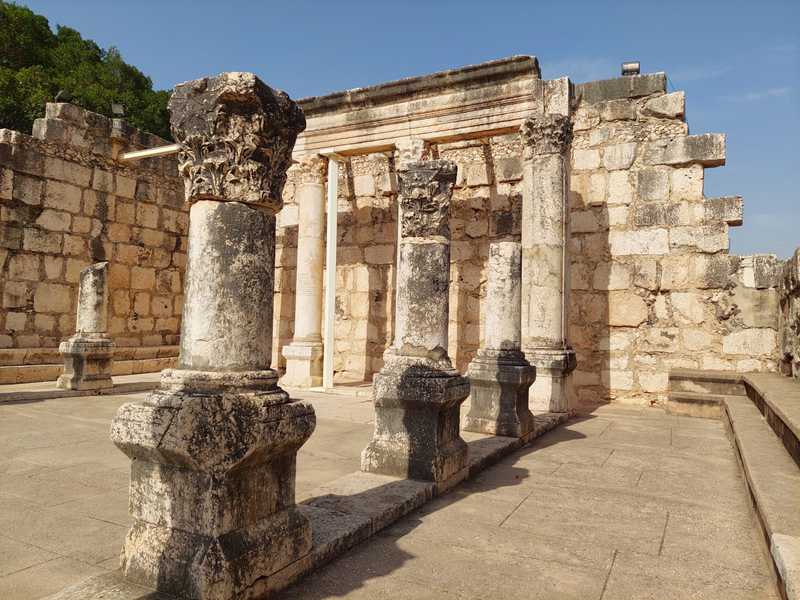 הדרך לוחכת את שפת הכינרת ומסתיימת בבית כנסת יהודי בין שרידי היישוב הקדום כפר נחום שהיה ביתו של ישו שנים ספורות וזכה לתהילת עולם