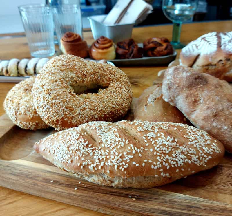 לחמים ומאפי שמרים של אווה לשה | צילום: רותם בר כהן