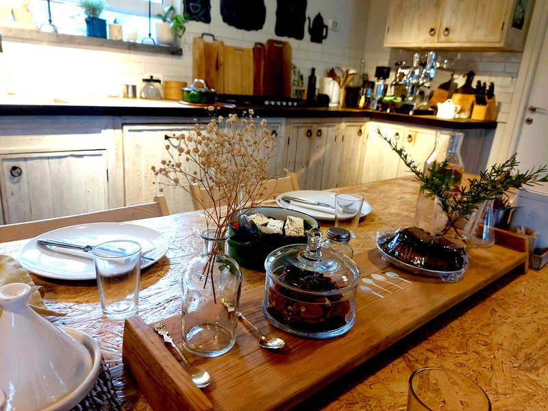 האוכל שמיכל מגישה בשולחן האוכל הוא לא רק בריא ומקומי, הוא גם טעים להפליא